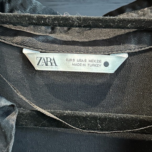 Zara Ruched Button Top - Picture 4 of 4